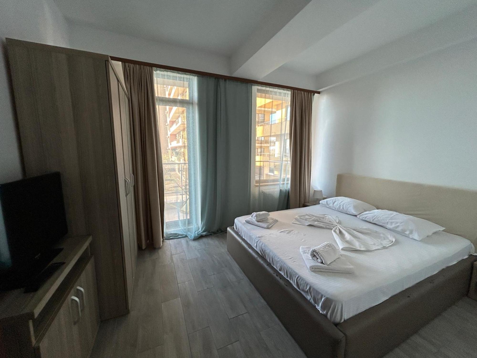 Catalina Summerland Apartaments Mamaia Nord Eksteriør billede